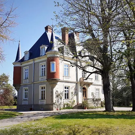 Domaine Du Perrier 3* Sainte-Agathe-la-Bouteresse
